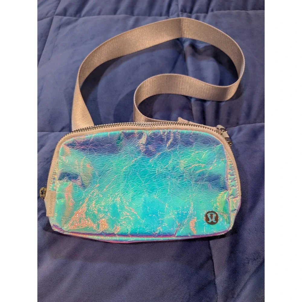 Lululemon Everywhere Belt Bag Women 1L Iridescent Holographic Crinkle Crossbody